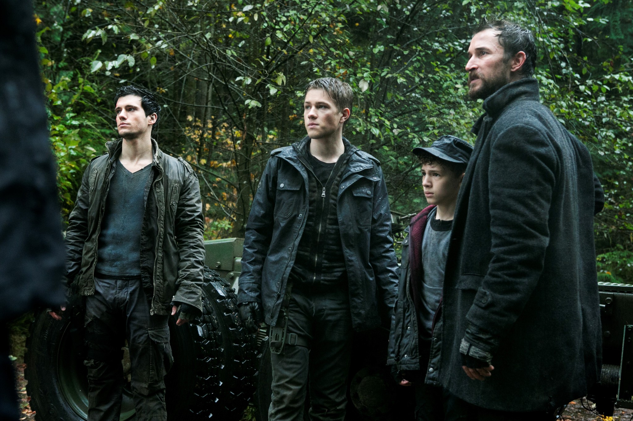 Still of Noah Wyle, Drew Roy, Maxim Knight and Connor Jessup in Krentantis dangus (2011)