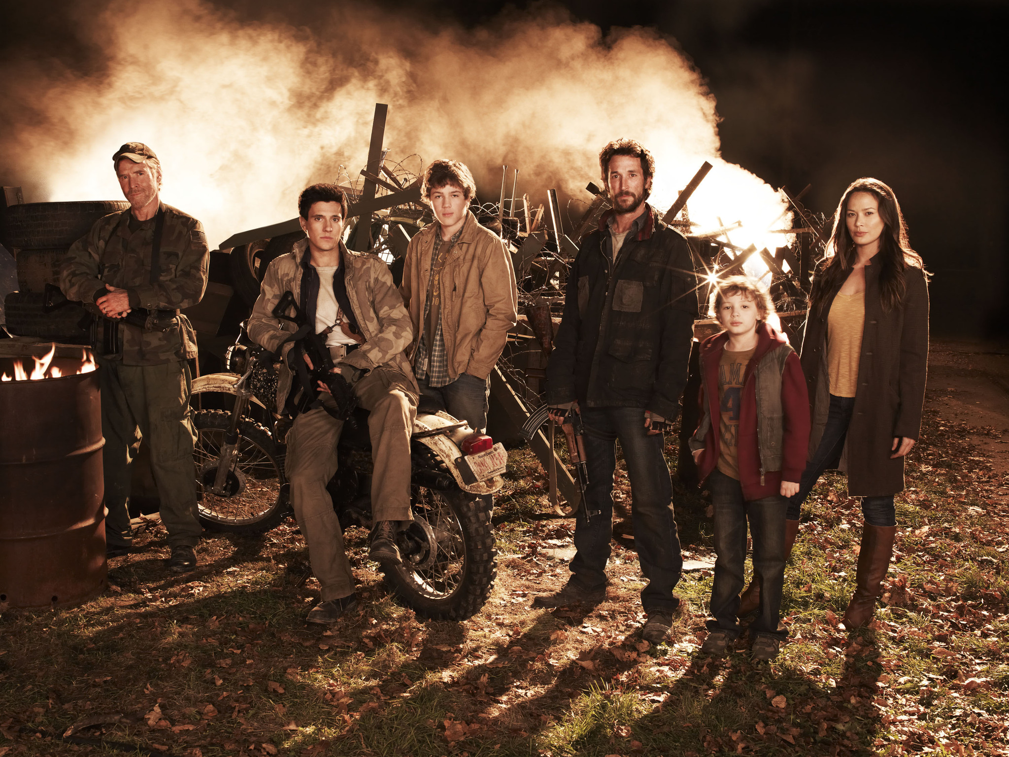 Still of Will Patton, Noah Wyle, Moon Bloodgood, Drew Roy, Maxim Knight and Connor Jessup in Krentantis dangus (2011)
