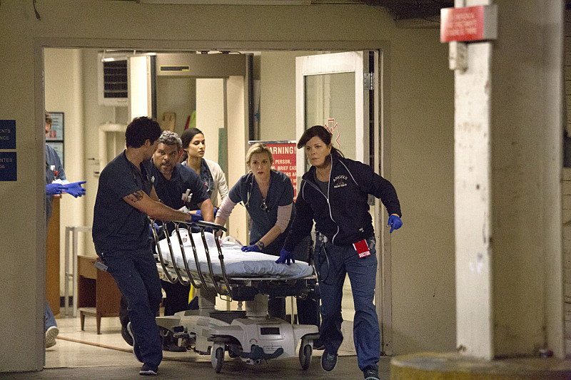 Still of Marcia Gay Harden, Luis Guzmán, Bonnie Somerville, Melanie Chandra and Harry Ford in Code Black (2015)