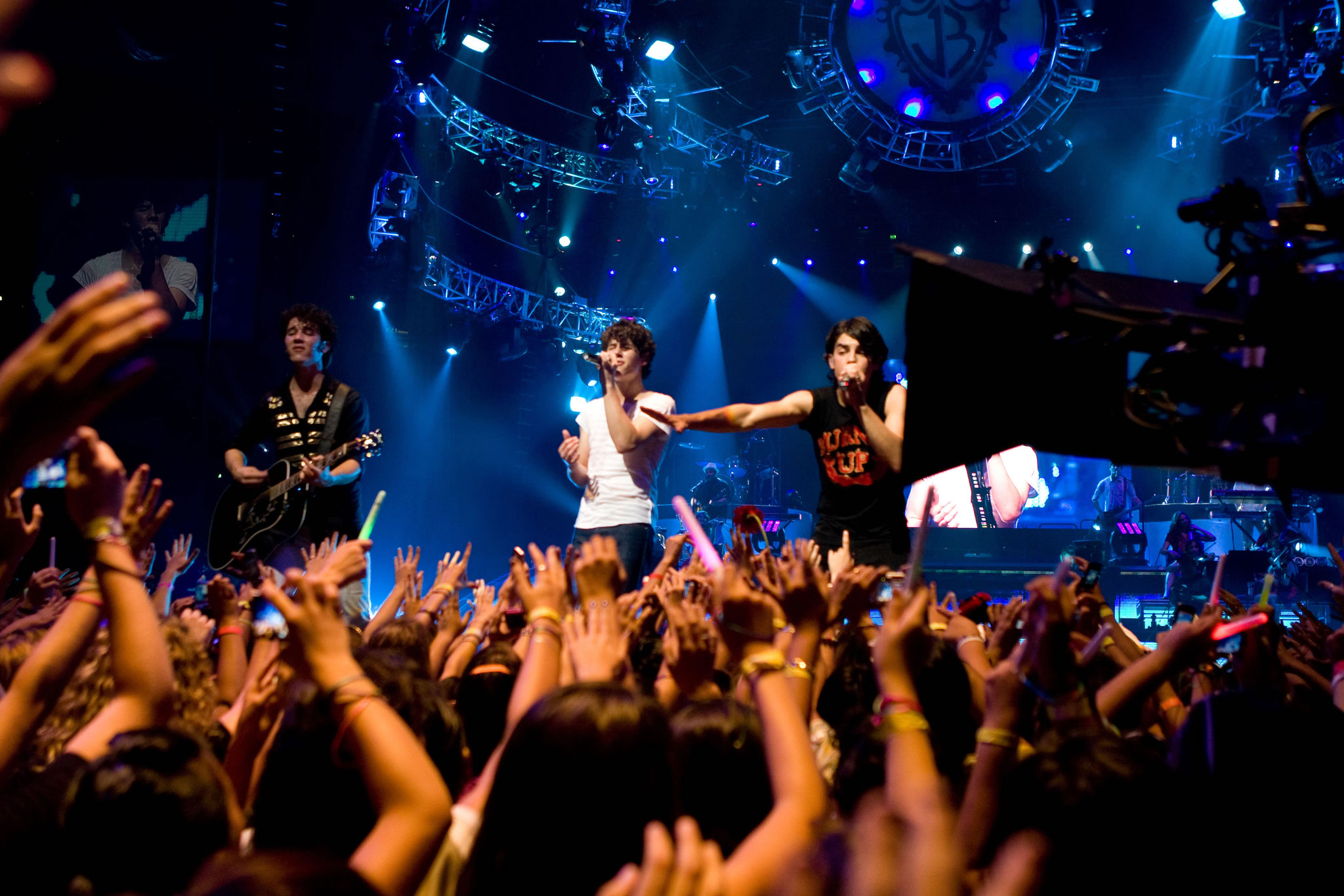 Still of The Jonas Brothers, Kevin Jonas, Joe Jonas and Nick Jonas in Jonas Brothers: koncertas trimateje erdveje (2009)