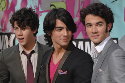 Kevin Jonas, Joe Jonas and Nick Jonas at event of Camp Rock (2008)