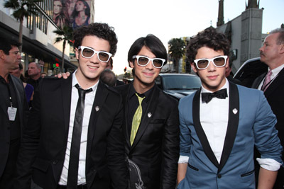 The Jonas Brothers, Kevin Jonas, Joe Jonas and Nick Jonas at event of Jonas Brothers: koncertas trimateje erdveje (2009)