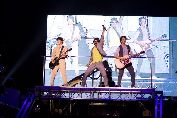 Still of The Jonas Brothers, Kevin Jonas, Joe Jonas and Nick Jonas in Jonas Brothers: koncertas trimateje erdveje (2009)