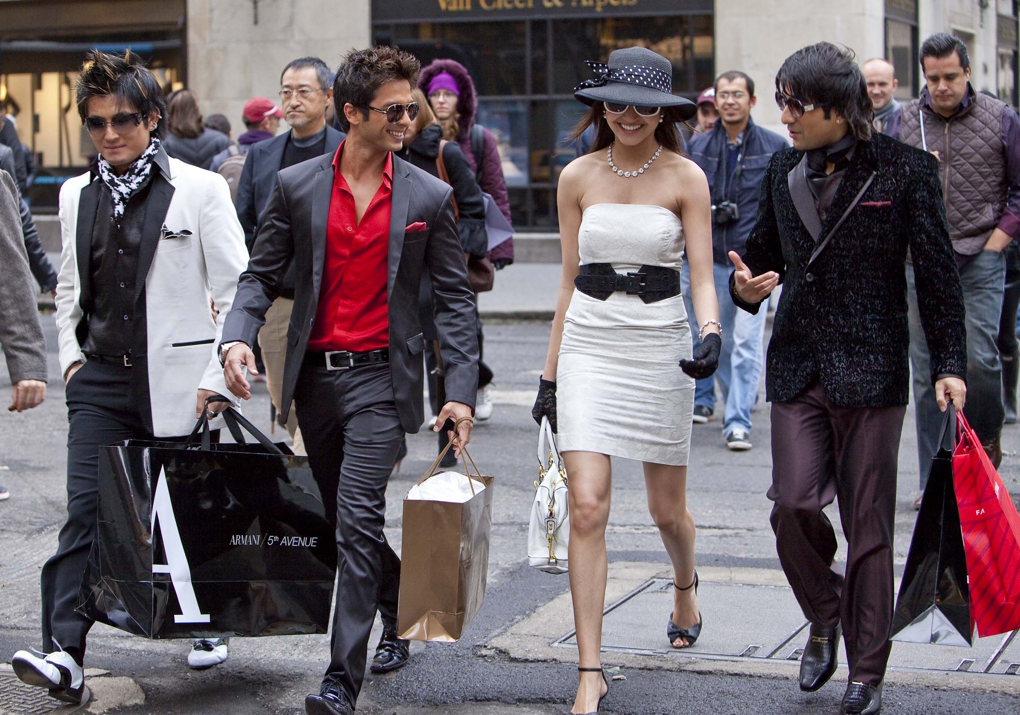 Still of Shahid Kapoor, Vir Das, Meiyang Chang and Anushka Sharma in Badmaa$h Company (2010)