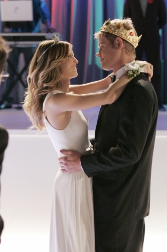 Still of AnnaLynne McCord and Trevor Donovan in 90210 (2008)