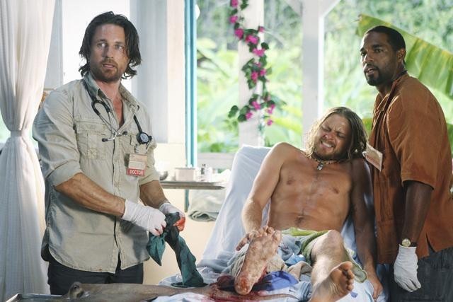 Still of Martin Henderson and Thomas Blake in Off the Map (2011)
