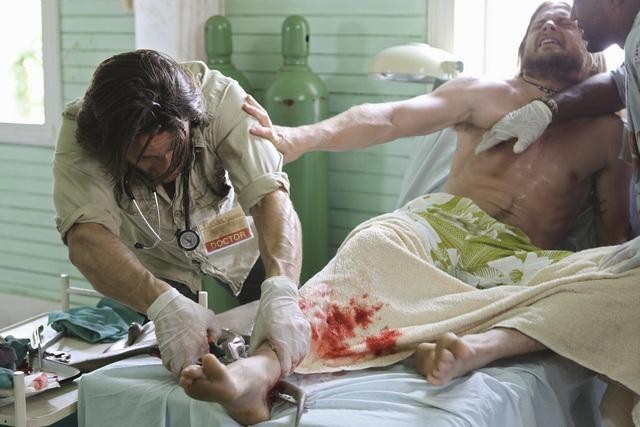 Still of Martin Henderson and Thomas Blake in Off the Map (2011)