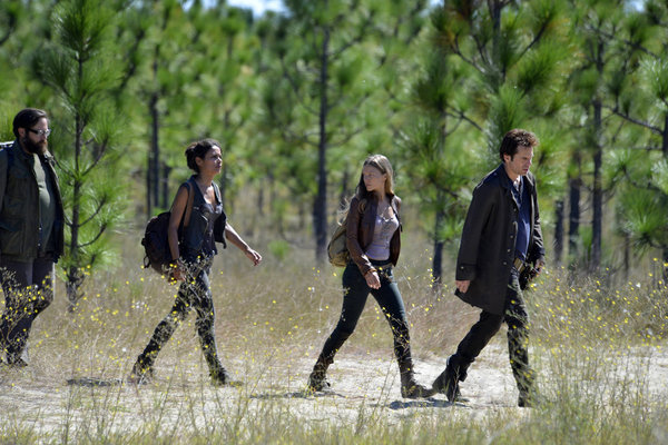 Still of Daniella Alonso, Billy Burke, Zak Orth and Tracy Spiridakos in Revolution (2012)