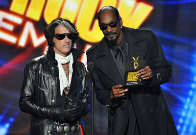 Snoop Dogg and Joe Perry at event of 2009 American Music Awards (2009)