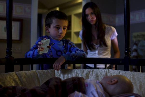 Still of Odette Annable and Atticus Shaffer in Prakeiksmas (2009)