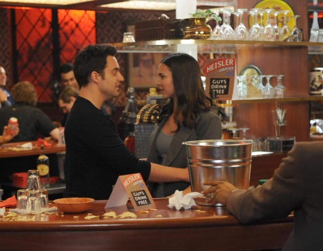 Still of Odette Annable and Jake Johnson in New Girl: Quick Hardening Caulk (2013)