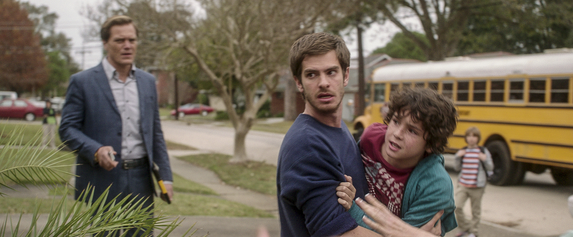 Still of Michael Shannon, Andrew Garfield and Noah Lomax in 99 Homes (2014)