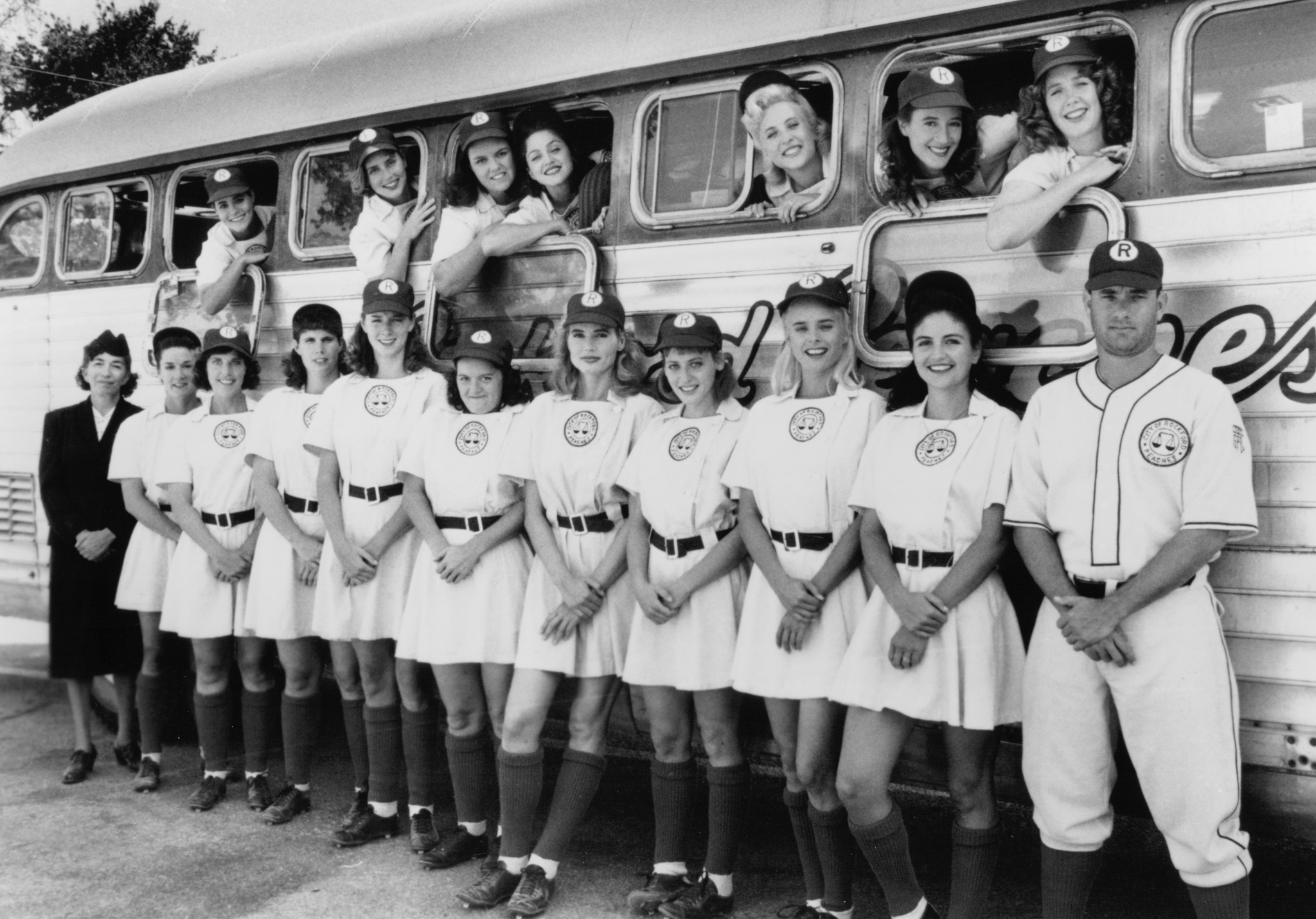 Still of Geena Davis, Tom Hanks, Madonna, Lori Petty, Rosie O'Donnell, Megan Cavanagh, Anne Ramsay, Tracy Reiner and Bitty Schram in A League of Their Own (1992)