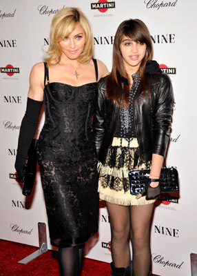 Madonna and Lourdes Leon at event of Nine (2009)