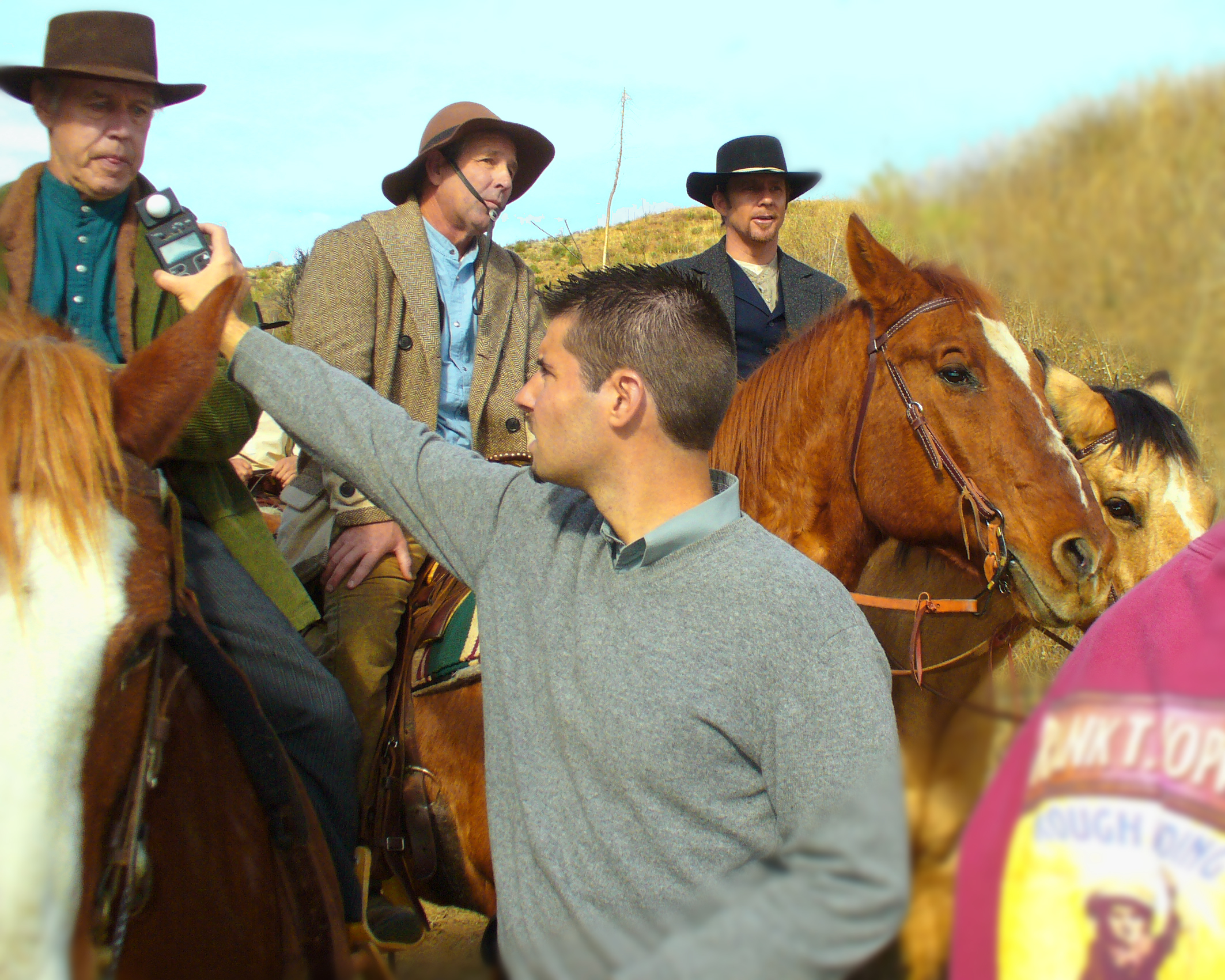 Tiago Mesquita working on set with actors Geoffrey Lewis, Timothy Bottoms and Jason Connery.