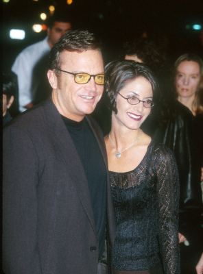 Tom Arnold at event of Kovos klubas (1999)