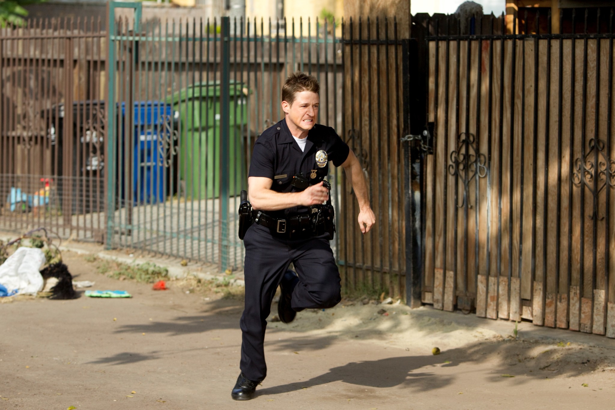 Still of Ben McKenzie in Southland (2009)