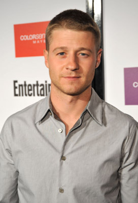 Ben McKenzie at event of The 61st Primetime Emmy Awards (2009)