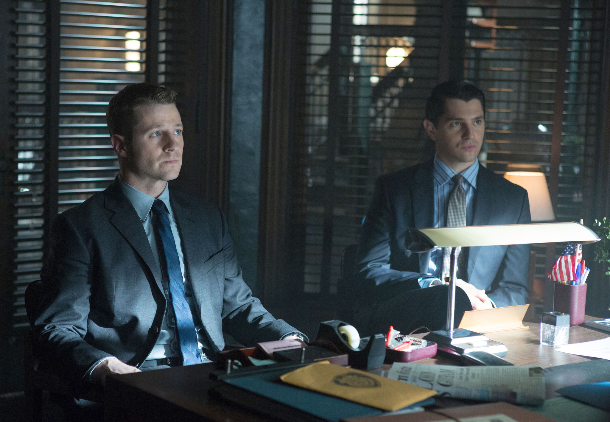 Still of Nicholas D'Agosto and Ben McKenzie in Gotham (2014)