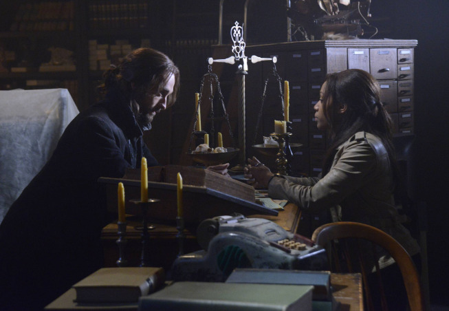 Still of Tom Mison and Nicole Beharie in Sleepy Hollow (2013)