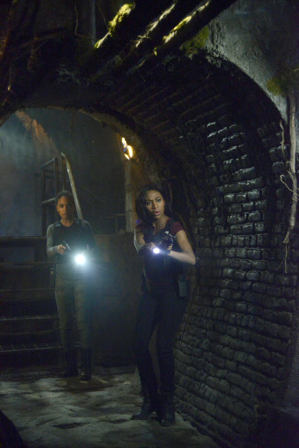 Still of Nicole Beharie and Lyndie Greenwood in Sleepy Hollow (2013)