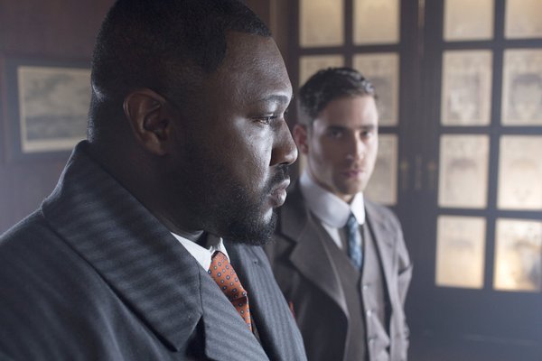 Still of Nonso Anozie and Oliver Jackson-Cohen in Dracula (2013)