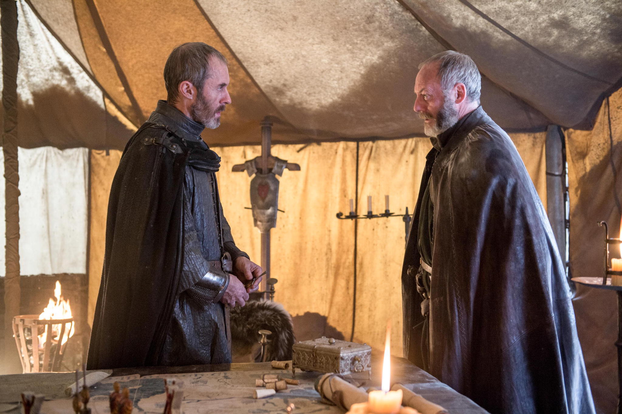 Still of Liam Cunningham and Stephen Dillane in Sostu karai (2011)