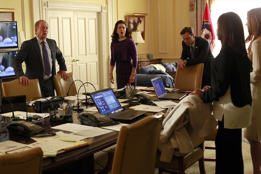 Still of Tony Goldwyn, Jeff Perry, Kerry Washington, Bellamy Young and Darby Stanchfield in Scandal (2012)