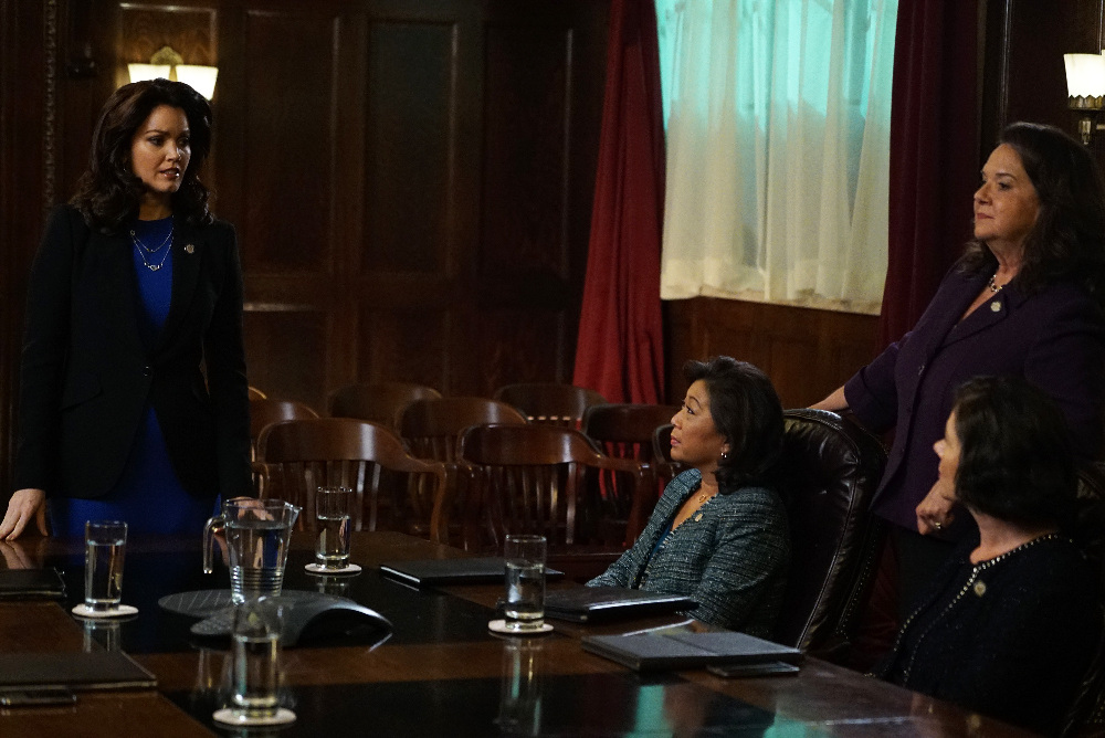 Still of Sheila Shaw and Bellamy Young in Scandal (2012)