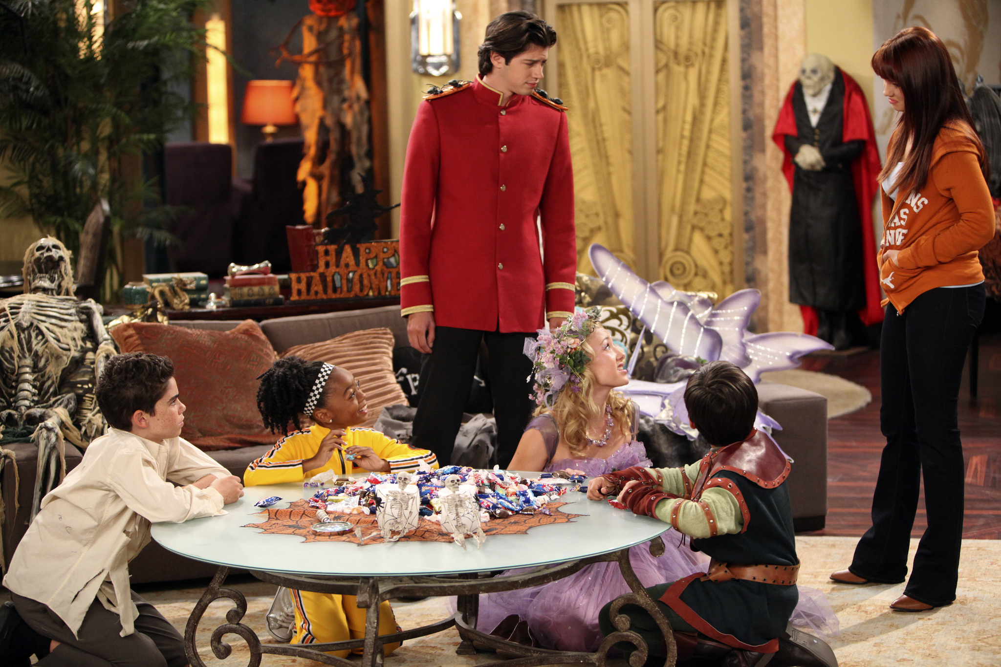 Still of Peyton List, Cameron Boyce, Skai Jackson, Debby Ryan and Chris Galya in Jessie (2011)