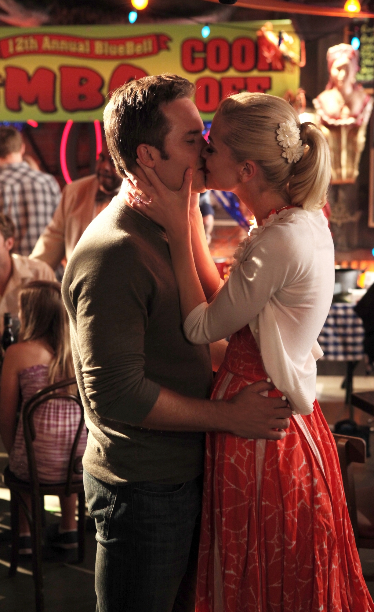 Still of Jaime King and Scott Porter in Hart of Dixie (2011)