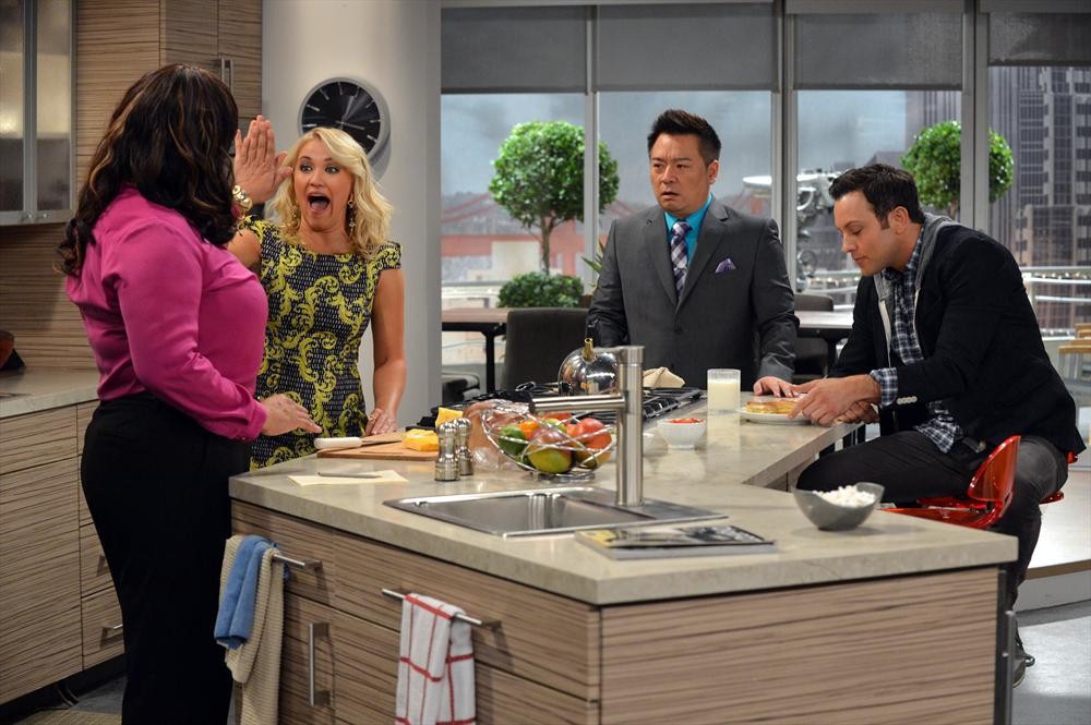 Still of Rex Lee, Emily Osment and Jonathan Sadowski in Young & Hungry (2014)