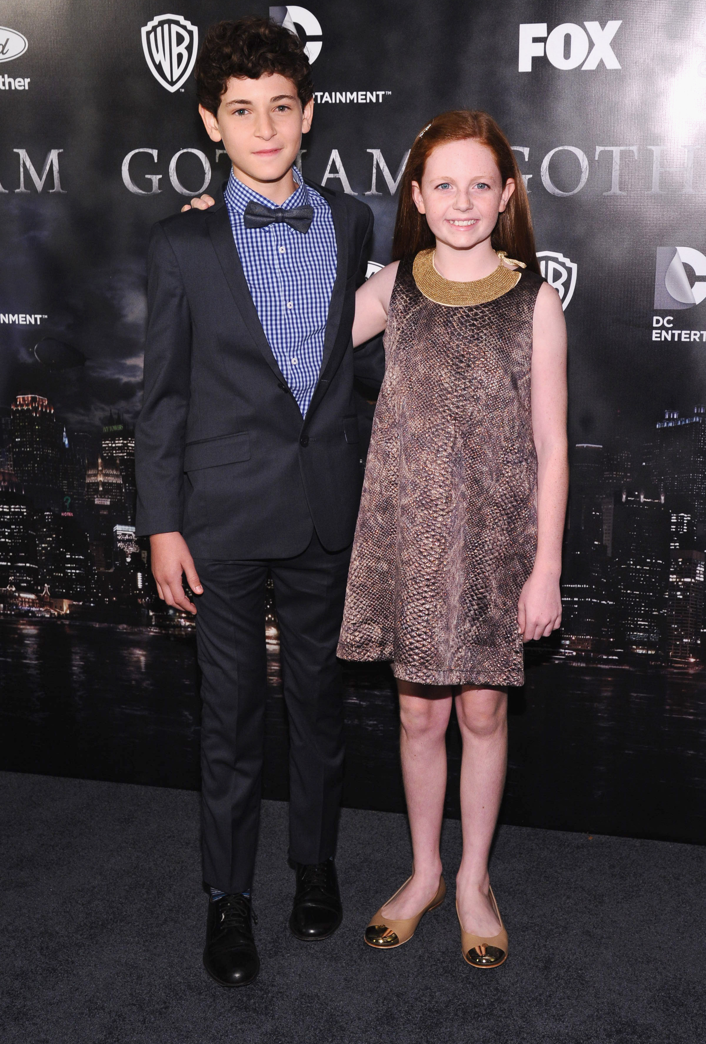 Clare Foley and David Mazouz at event of Gotham (2014)