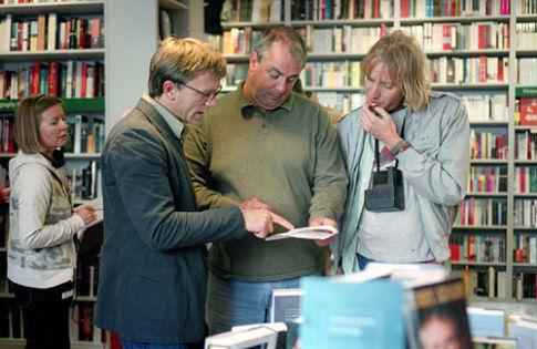 Daniel Craig, Rhys Ifans and Roger Michell in Enduring Love (2004)