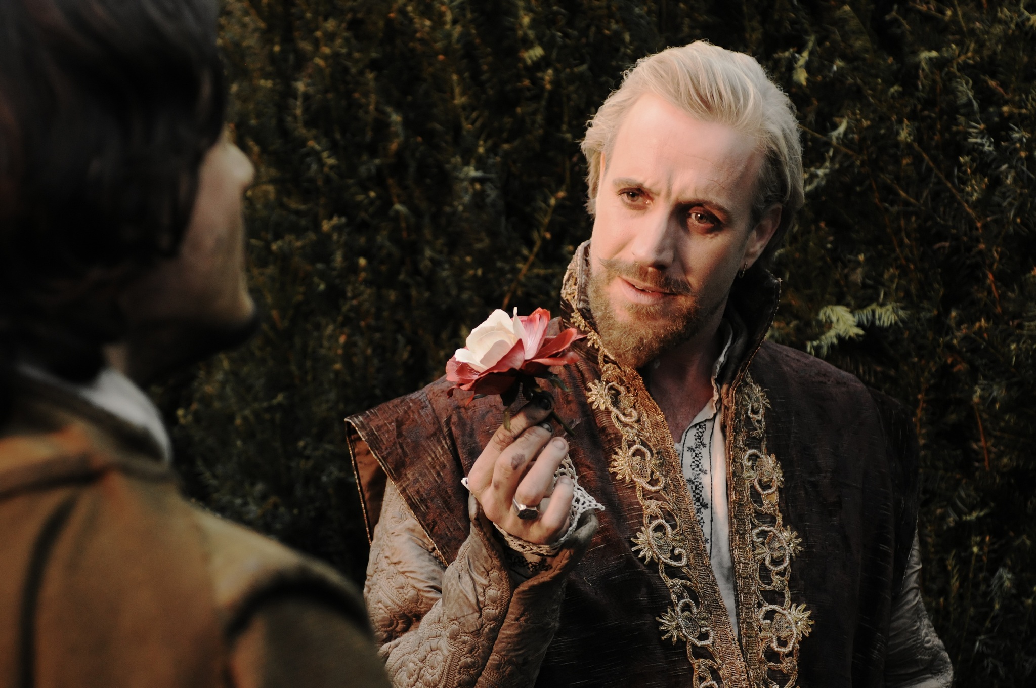 Still of Rhys Ifans in Anonimas (2011)