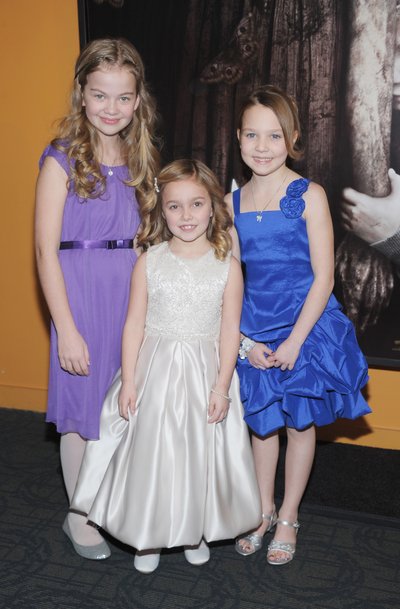 Megan Charpentier, Isabelle Nélisse and Morgan McGarry at event of Mama (2013)