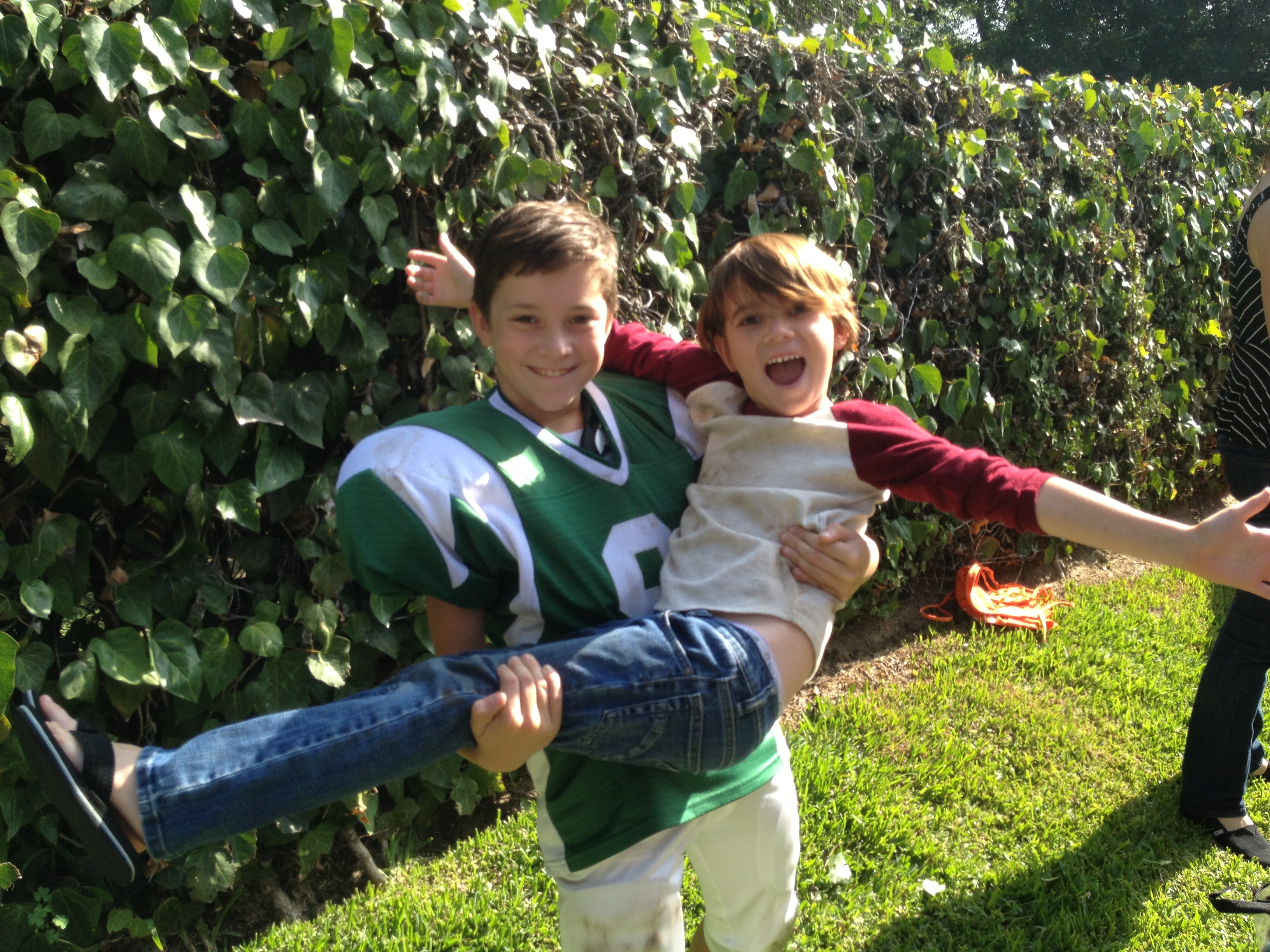 Griffin Cleveland and Aiden Lovecamp on the set of Home Depot commercial. http://www.youtube.com/watch?v=wKAr1rryQik
