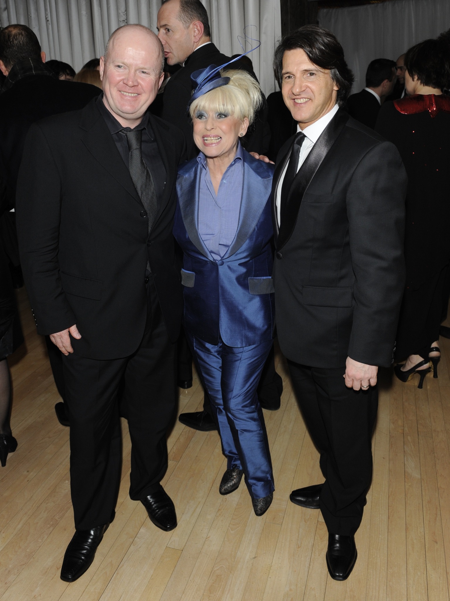 Steve McFadden, Barbara Windsor and Scott Mitchell at event of Alisa stebuklu salyje (2010)