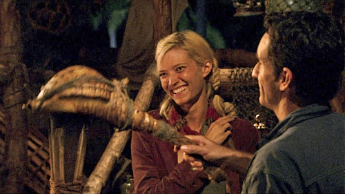 Still of Jeff Probst and Courtney Yates in Survivor (2000)
