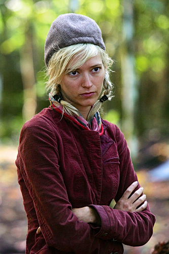 Still of Courtney Yates in Survivor (2000)