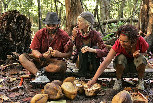 Still of Sandra Diaz-Twine, Courtney Yates and Russell Hantz in Survivor (2000)