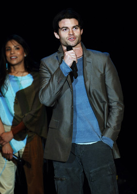 Daniel Gillies at event of Into the West (2005)