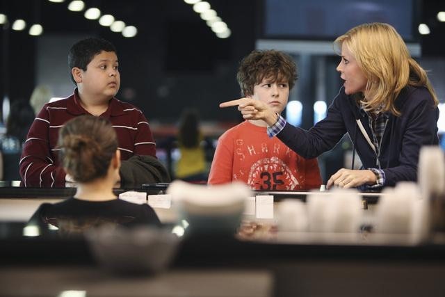 Still of Julie Bowen, Nolan Gould and Rico Rodriguez in Moderni seima (2009)