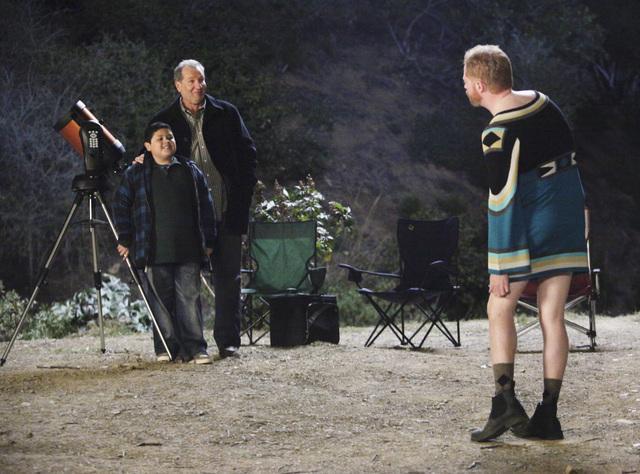 Still of Jesse Tyler Ferguson and Rico Rodriguez in Moderni seima (2009)