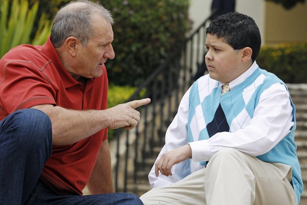 Still of Ed O'Neill and Rico Rodriguez in Moderni seima (2009)