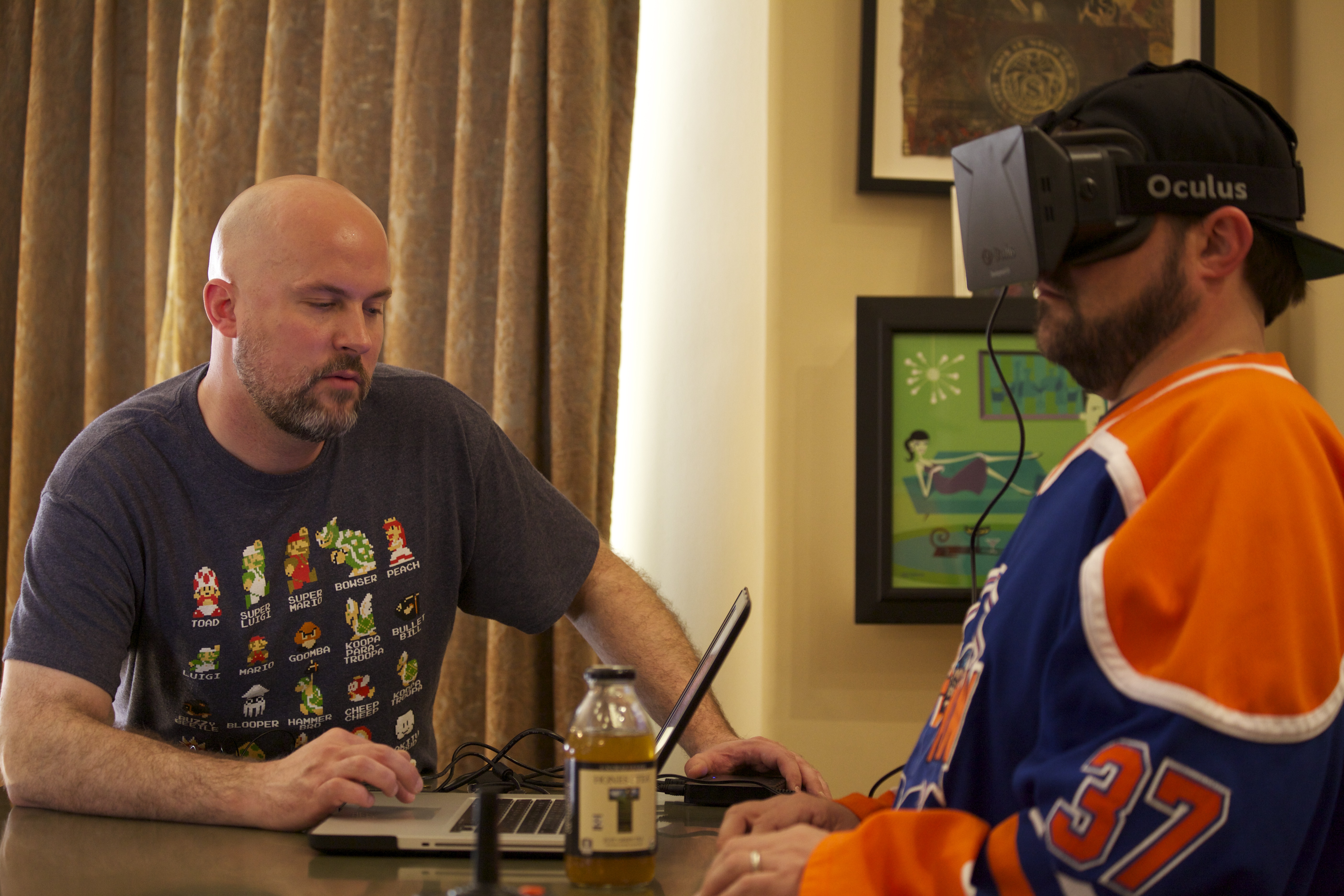 Kevin Smith demos the new Oculus Rift headset with Director Jeremy Snead