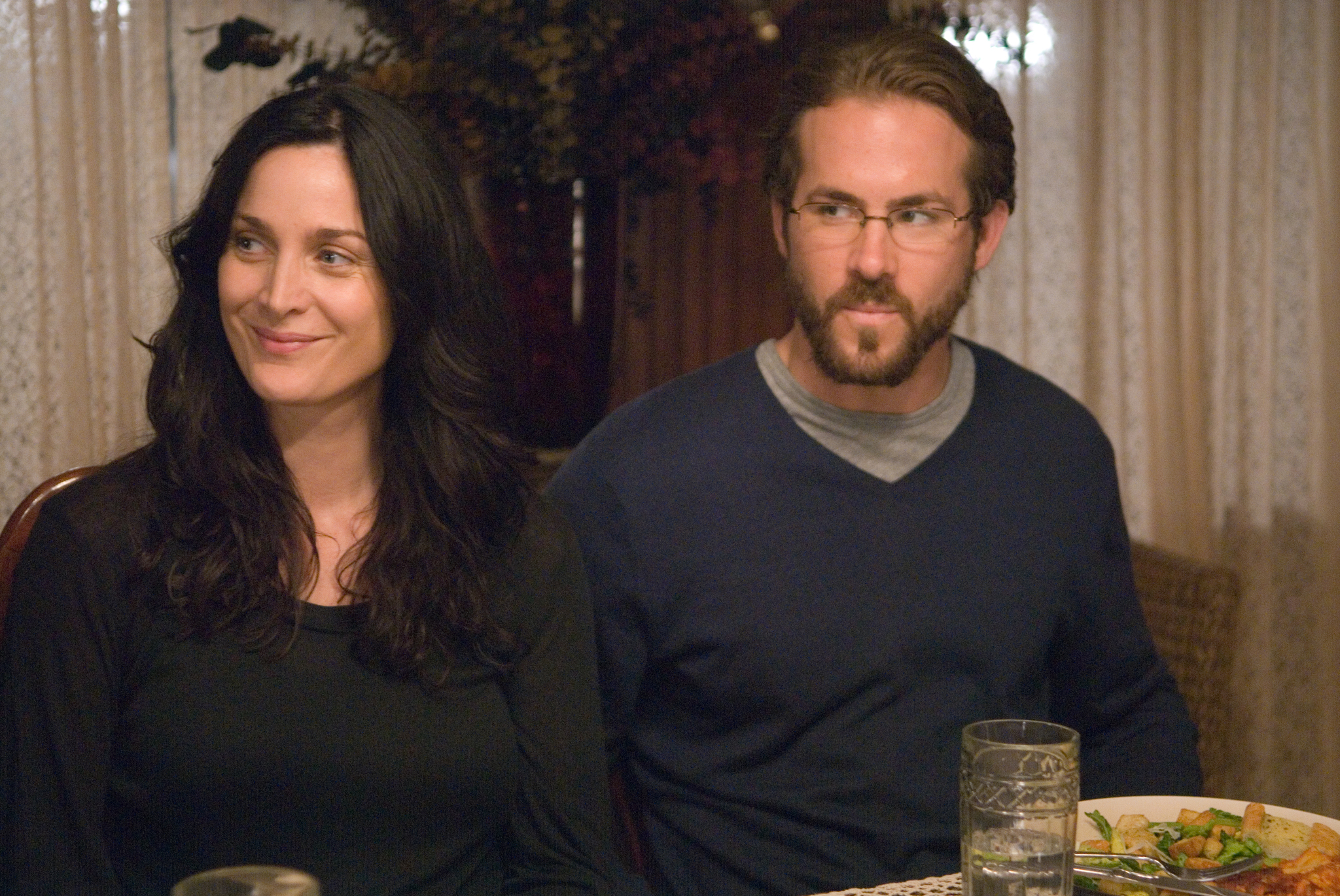 Still of Carrie-Anne Moss and Ryan Reynolds in Fireflies in the Garden (2008)