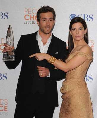 Sandra Bullock and Ryan Reynolds at event of The 36th Annual People's Choice Awards (2010)