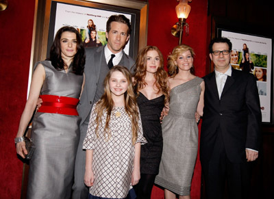 Rachel Weisz, Ryan Reynolds, Elizabeth Banks, Adam Brooks, Isla Fisher and Abigail Breslin at event of Definitely, Maybe (2008)