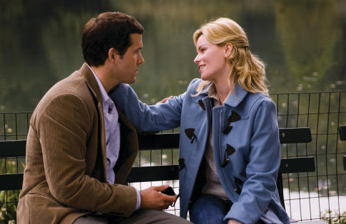 Still of Ryan Reynolds and Elizabeth Banks in Definitely, Maybe (2008)